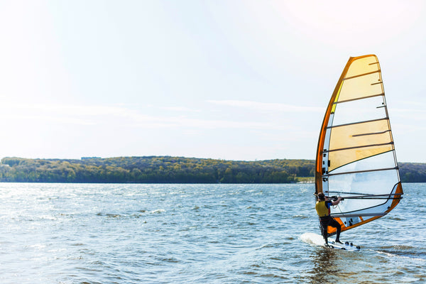 Windsurf, vela e avventura